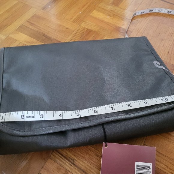 Shiseido Limited Edition Tri-fold Traveler (Bag only) - Picture 8 of 14